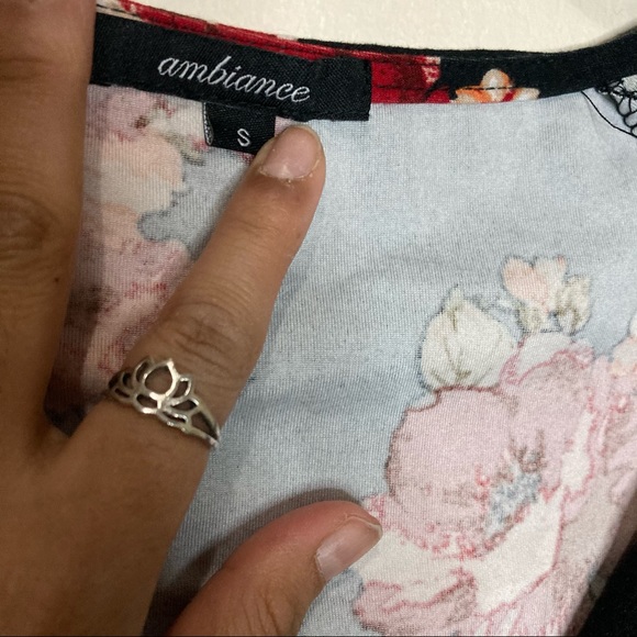 Floral Crop Top - Picture 3 of 3